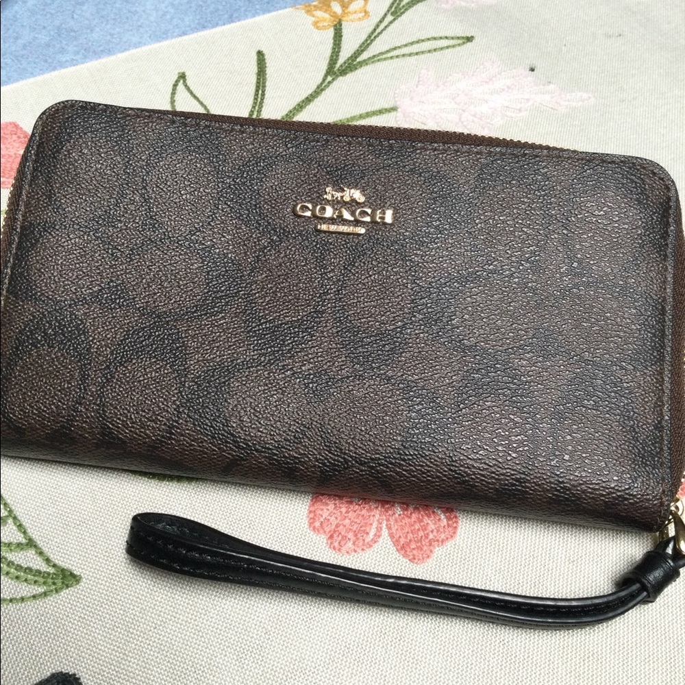 👩🏼‍🎓Coach Phone Wristlet Wallet🥳